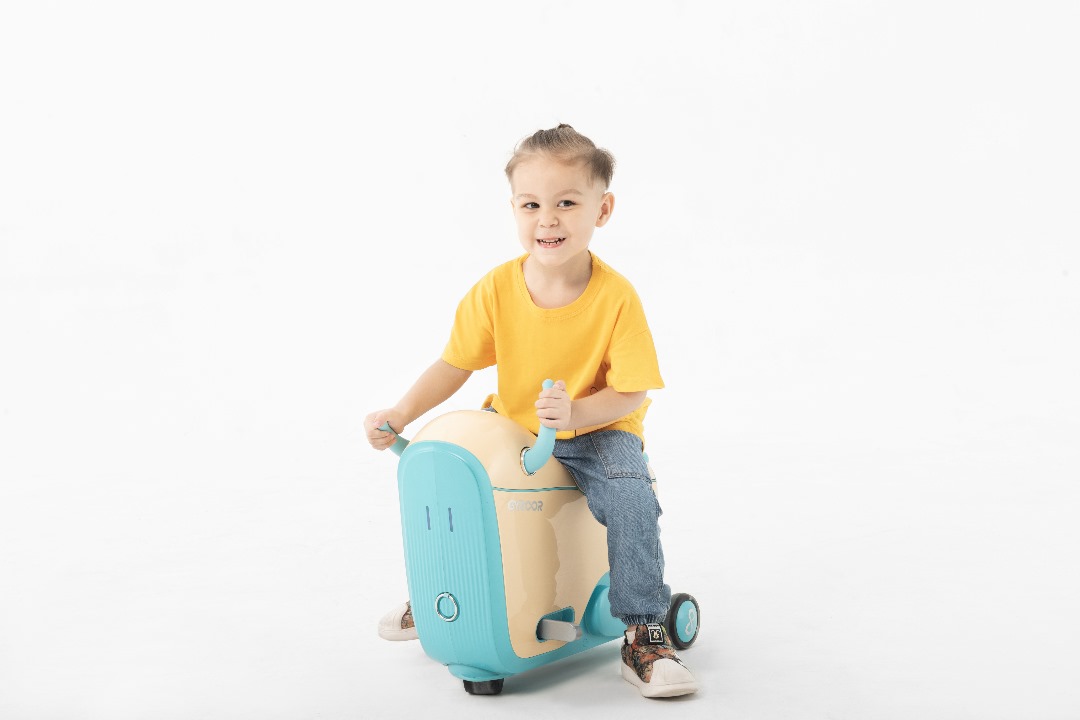 Gyroor elektromos gyerek bőrönd roller